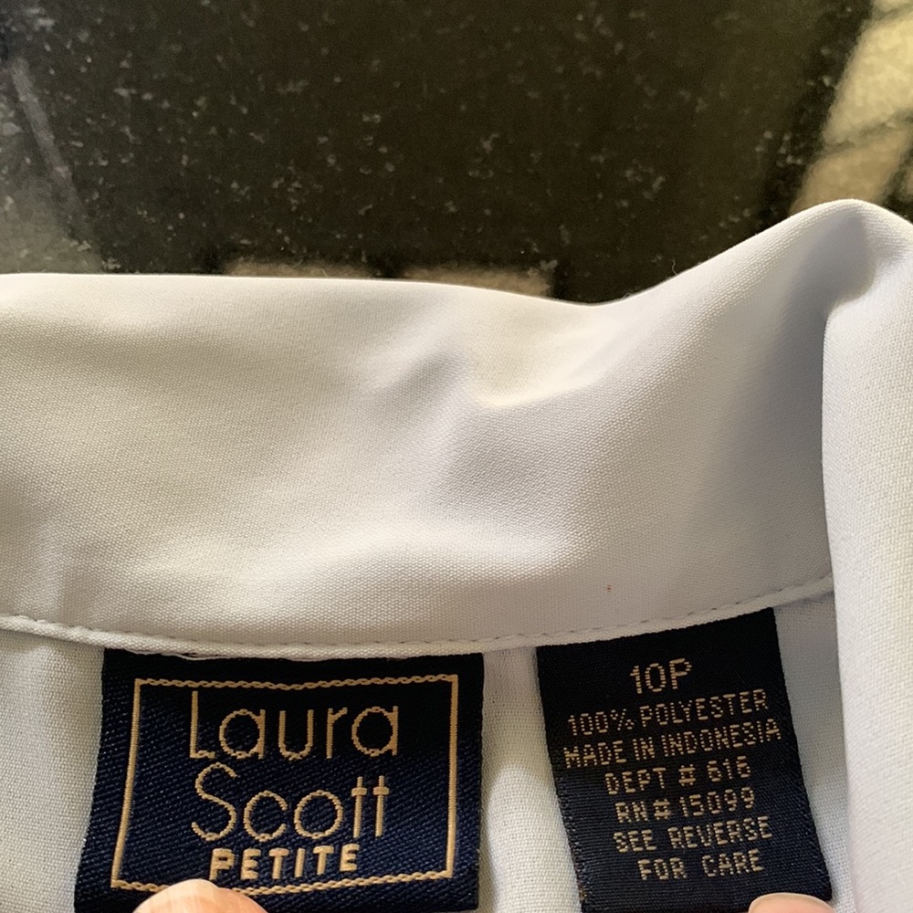 blouse - Picture 2 of 6